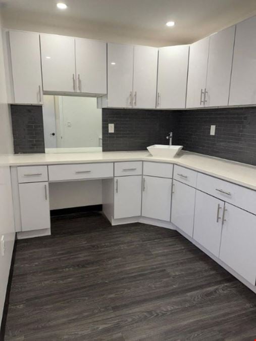 Spacious Vacant  Pharmacy Eye Glasses Retail Store Restaurant Beauty Salon Off Main Street Lease