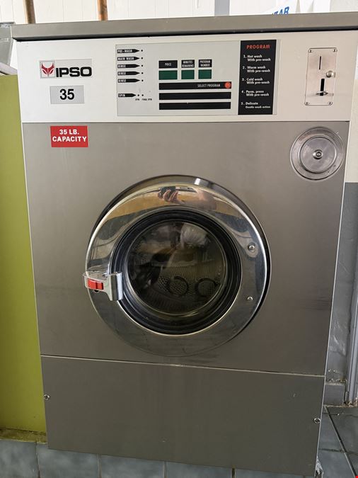 Washbrite Laundromat - 901 San Pedro Dr SE