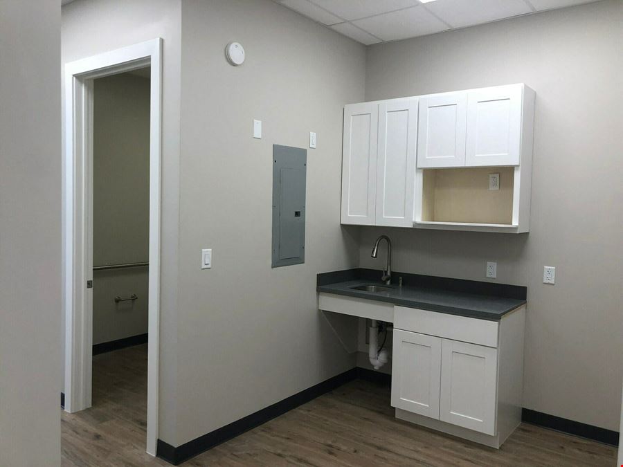 Premier Office/Warehouse Building for Sale | 2517 N. Frazier St., Conroe – High-Visibility Corner in Business Corridor