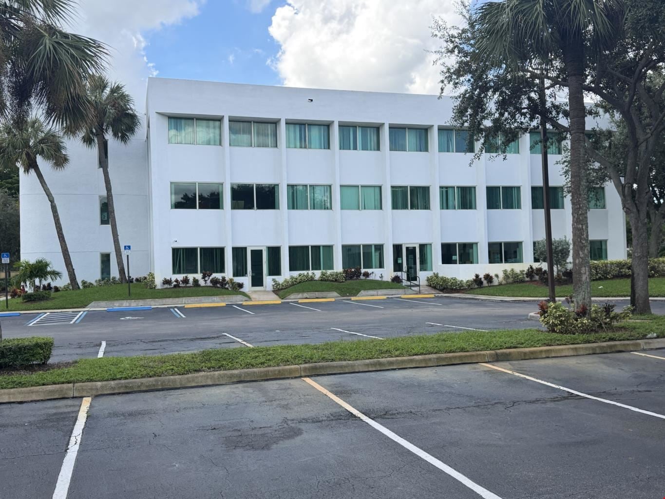 1743 SF Suite 203 D Professional and Medical Office Space