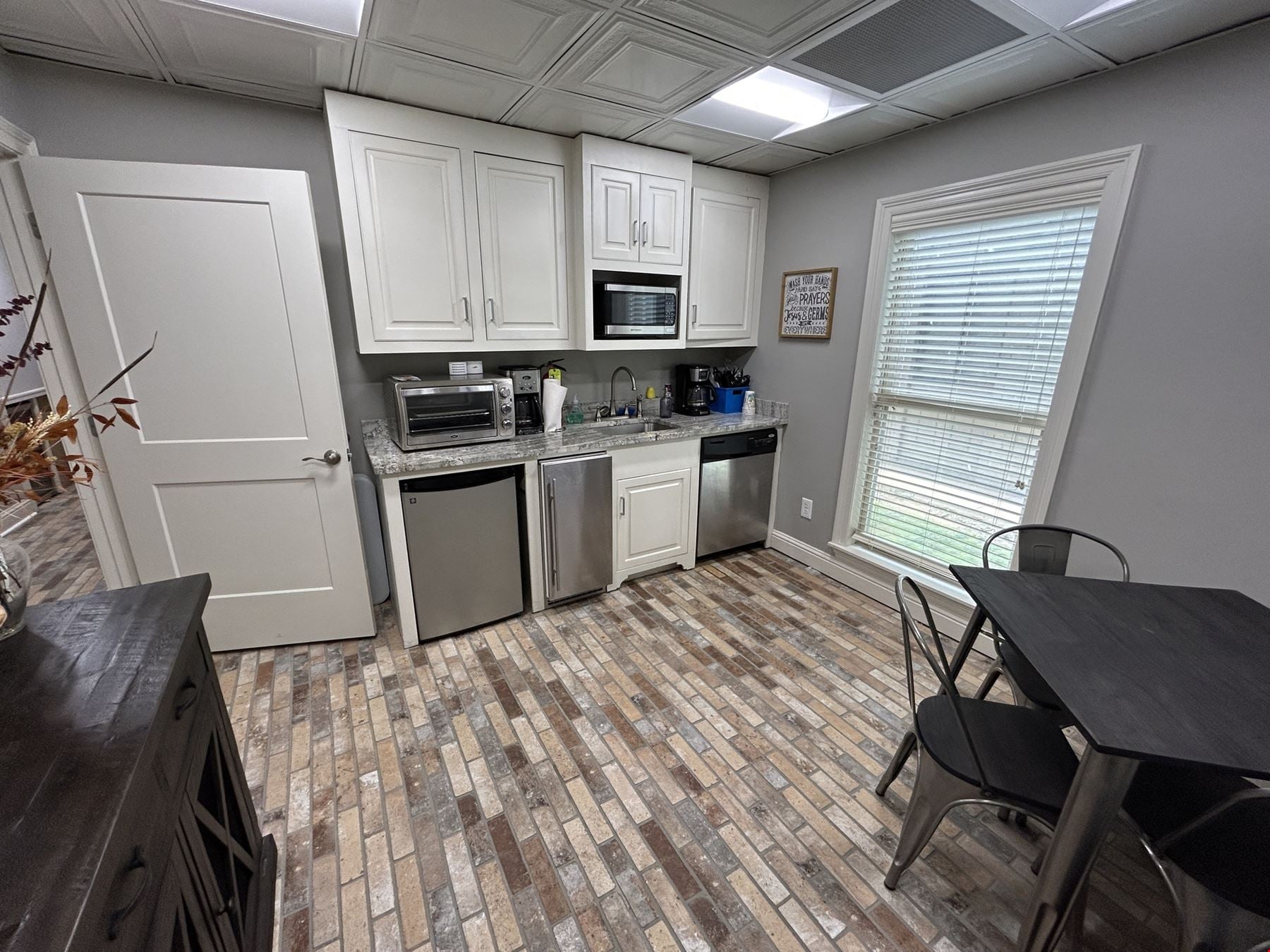 10 Lakeland Circle
