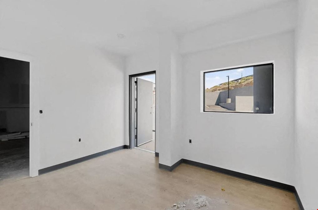 New Build Warehouse Suites Next to Airport & i-25