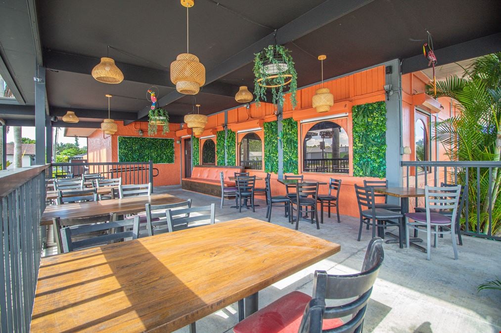 Turnkey Restaurant with Great Visibility in North Fort Myers