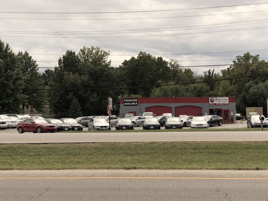 1,612' Automotive Building on Sunshine & Scenic