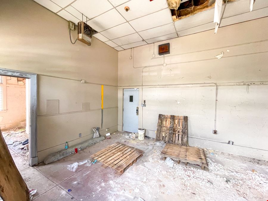 ±3,508 SF Office/Retail Redevelopment Opportunity in Mid City