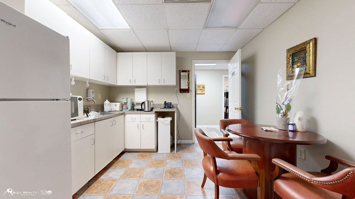 Free Standing Multipurpose Building | Former Medical Office | ±18,160 SF