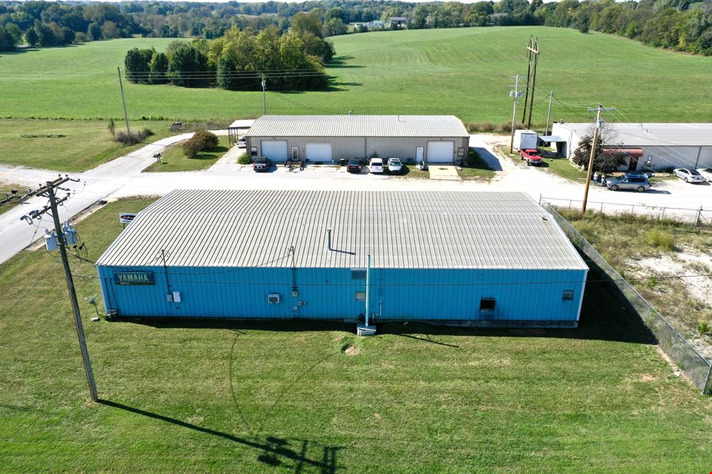 5,000 SF Office / Warehouse Building For Lease in Nixa