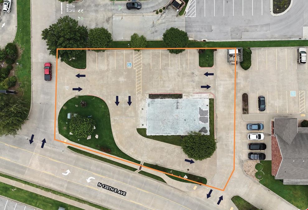 11499 N 135th E Ave - Grocery Anchored Pad Site