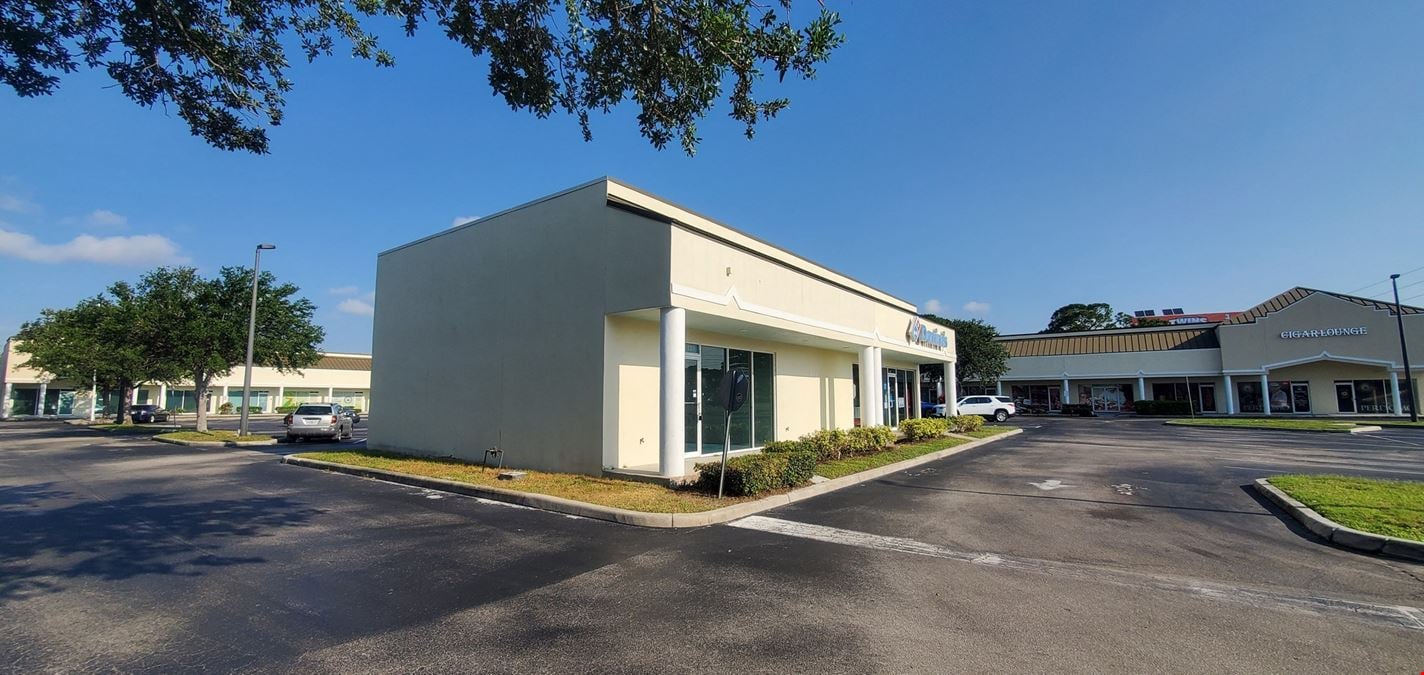 HIGHLY VISIBLE RETAIL / SMALL OFFICE Emerald Plaza, Merritt Island