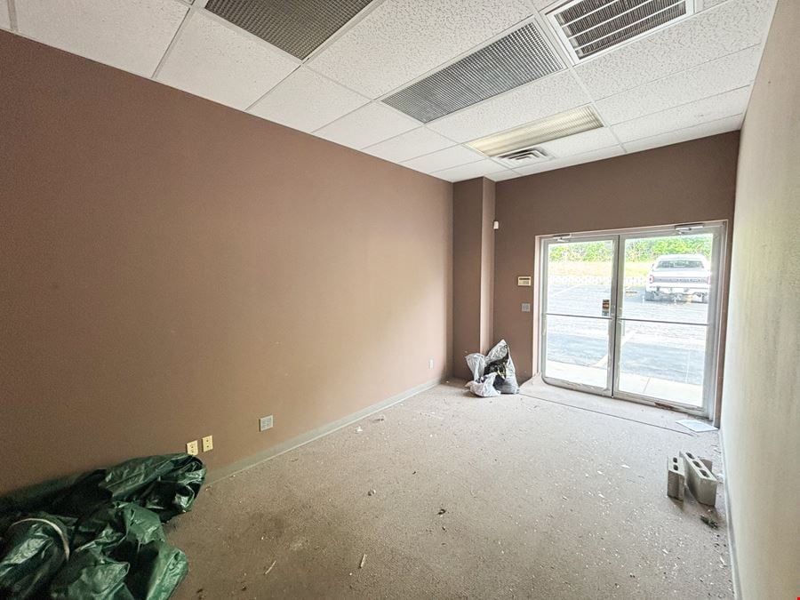FOR LEASE: 2,500 SF Warehouse Space in Ozark
