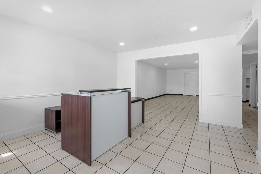 1120 E 52nd St