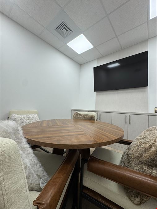 Private Offices with On-Site Podcast Studio - Connect Corporate Center