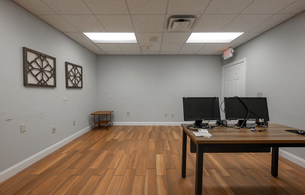 5011 Southpark Drive, Suite 220