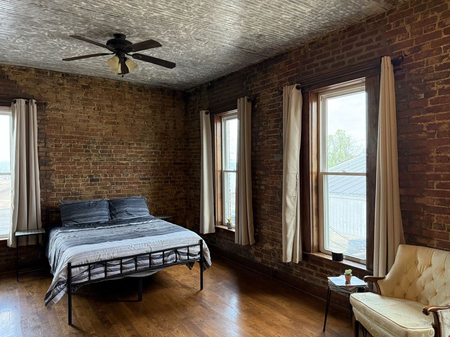 RETAIL WITH AIRBNB LOFT FOR SALE