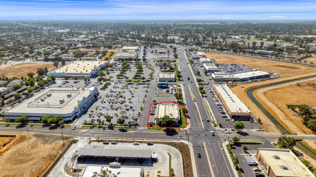 ±1,200 SF Retail Shop Space / Office For Lease - Madera, CA