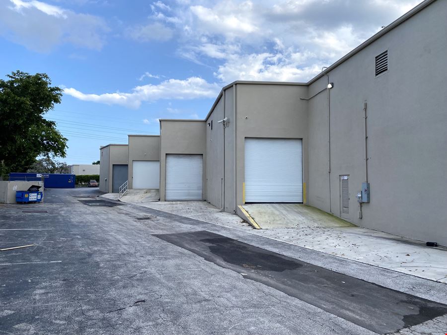 ±12,000 SQFT OFFICE WAREHOUSE CONDOMINIUM