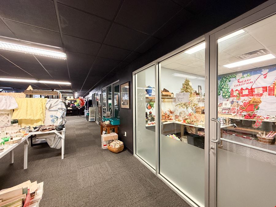 Freestanding Showroom / Warehouse in Slidell Under $60/SF
