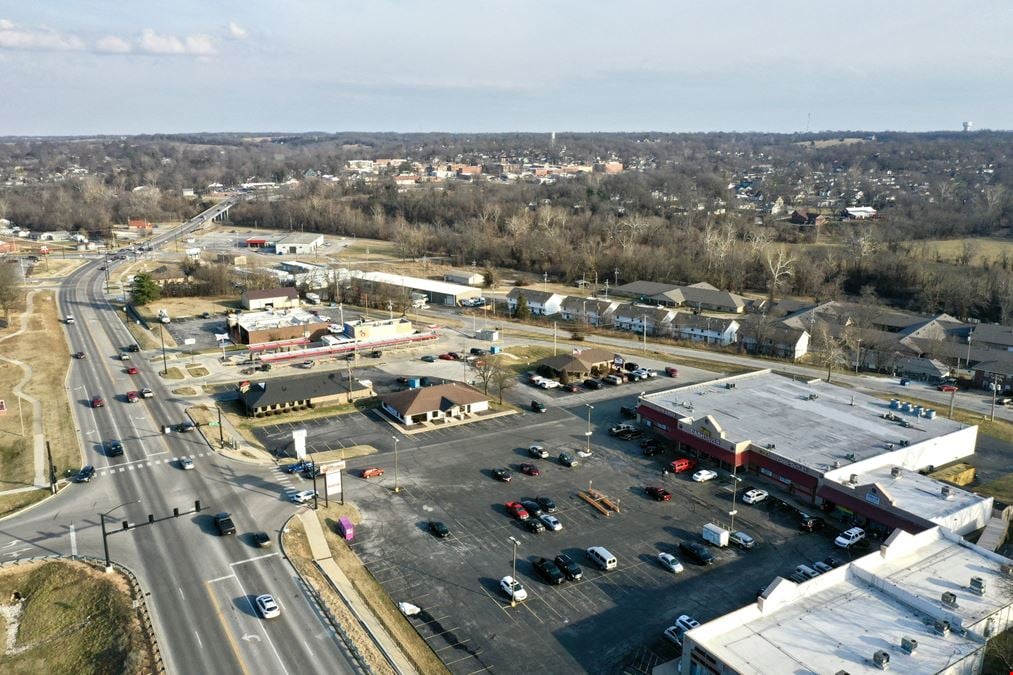 1,910 SF Medical Office Building for Lease in Ozark