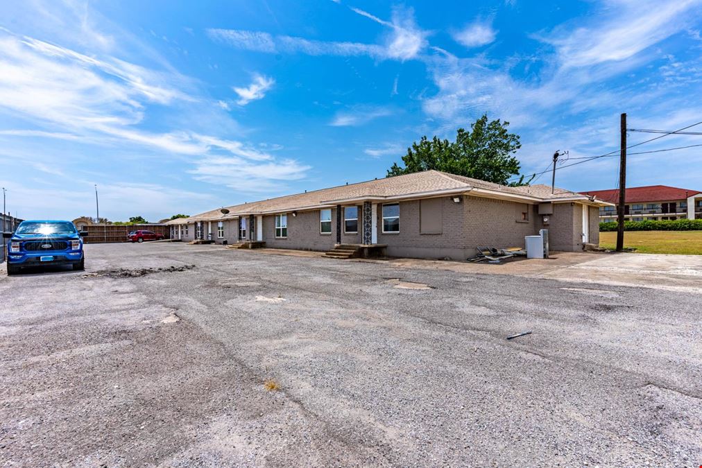 Office/Retail Suites on Interstate 30