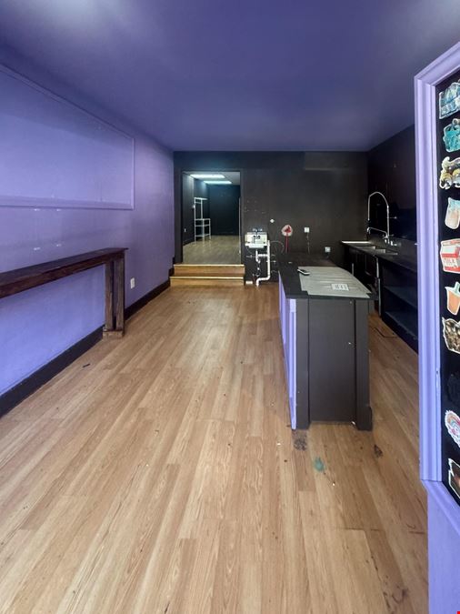 600 SF | 5712 Hudson Avenue | Retail/Office Space with Glass Frontage for Lease