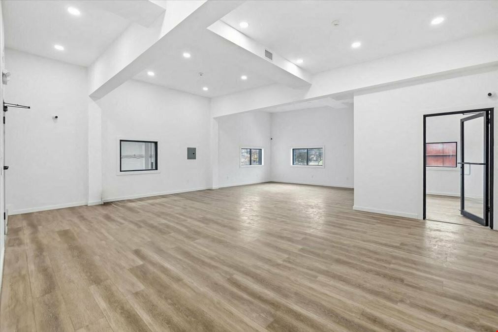 Belleville Turnpike Industrial Flex Building with Renovated Office & 25-Ft Ceilings