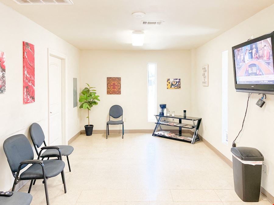 Airline Hwy Office/ Warehouse with Drive-Thru Access and Yard