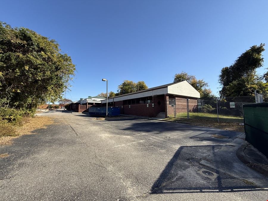 7,265 SF Former Vet Clinic | Ready for Medical Use