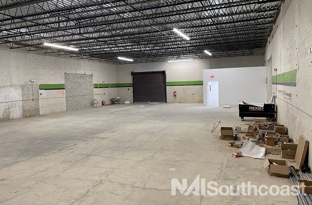 3,757 SF Industrial With 0.25-Acre Yard