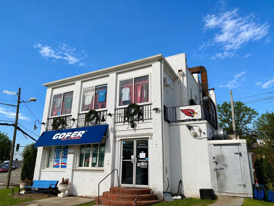 551 E Putnam Ave