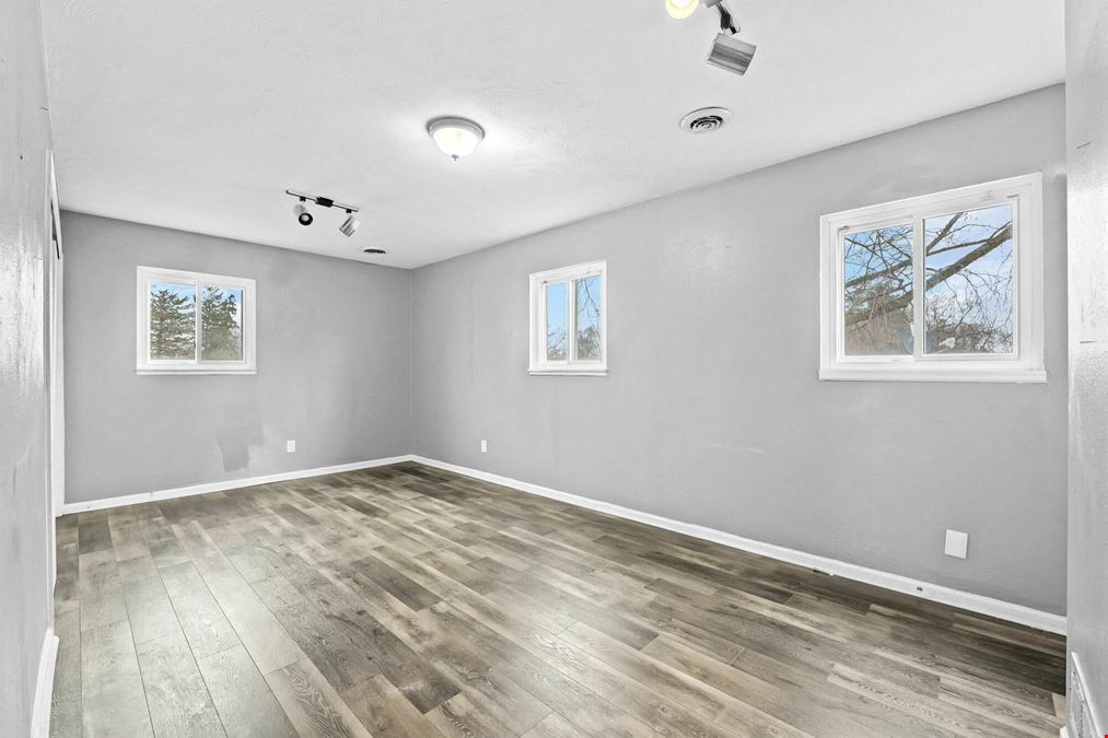 5532 Douglas Rd