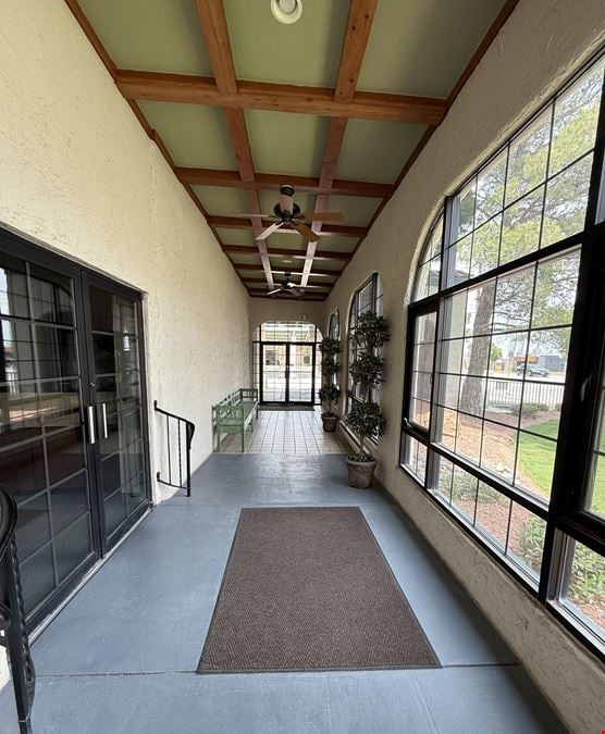 404 Executive Center Blvd