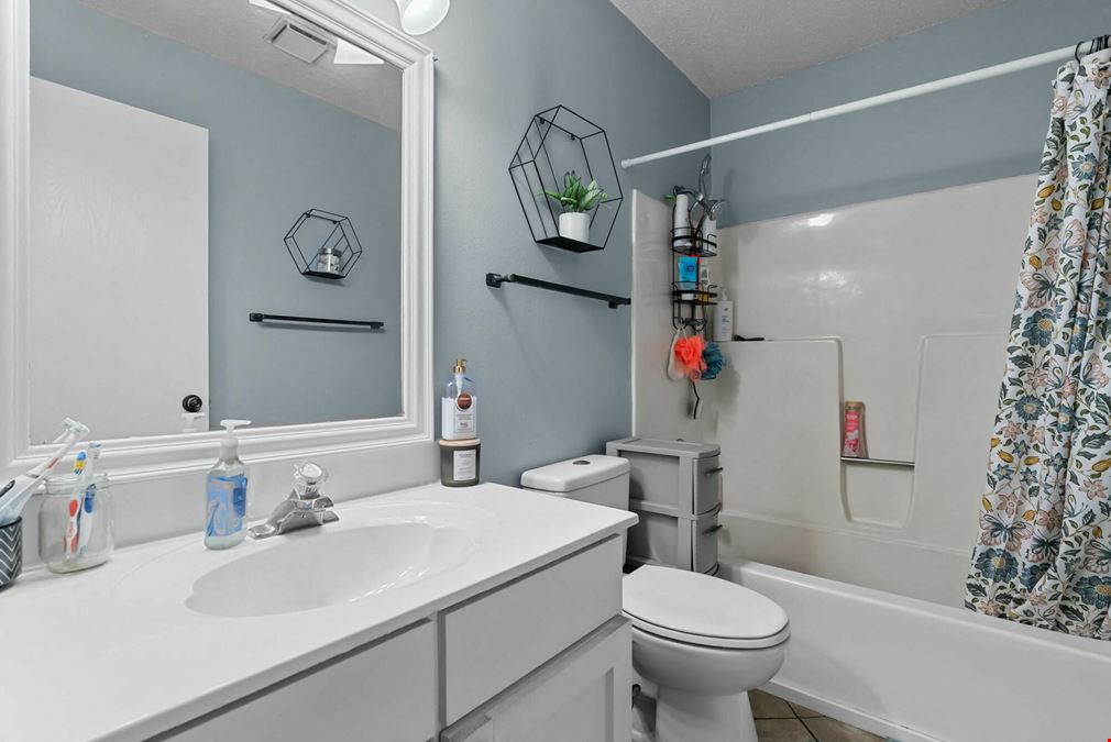 8942-8948 Eden Ave