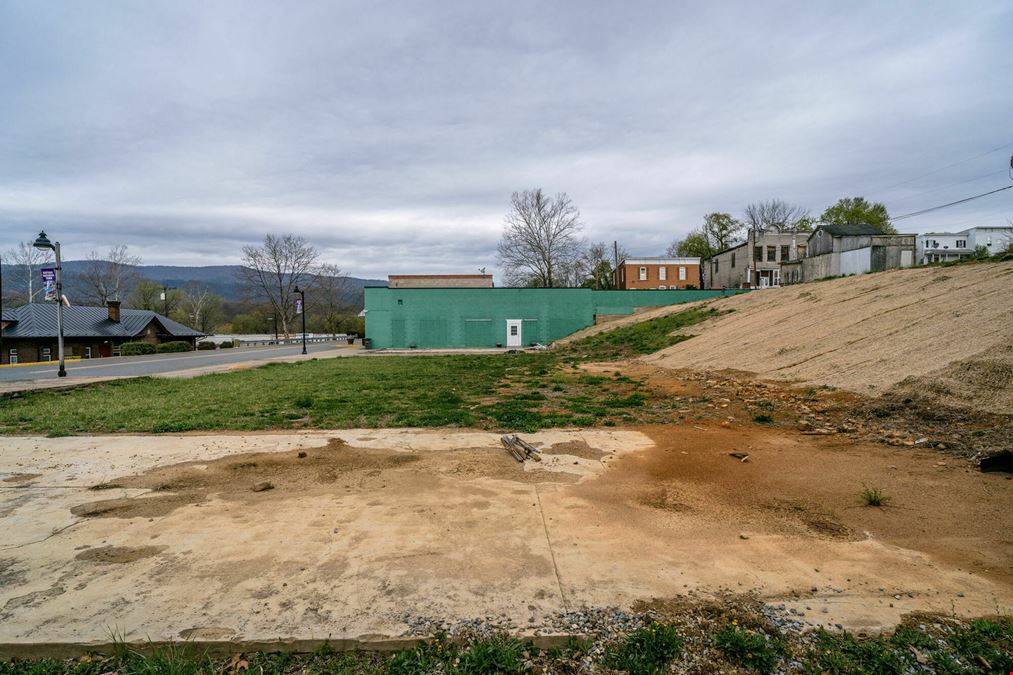 INVESTMENT OPPORTUNITY | OCCUPIED MIXED-USE BUILDINGS + 0.51 ACRES