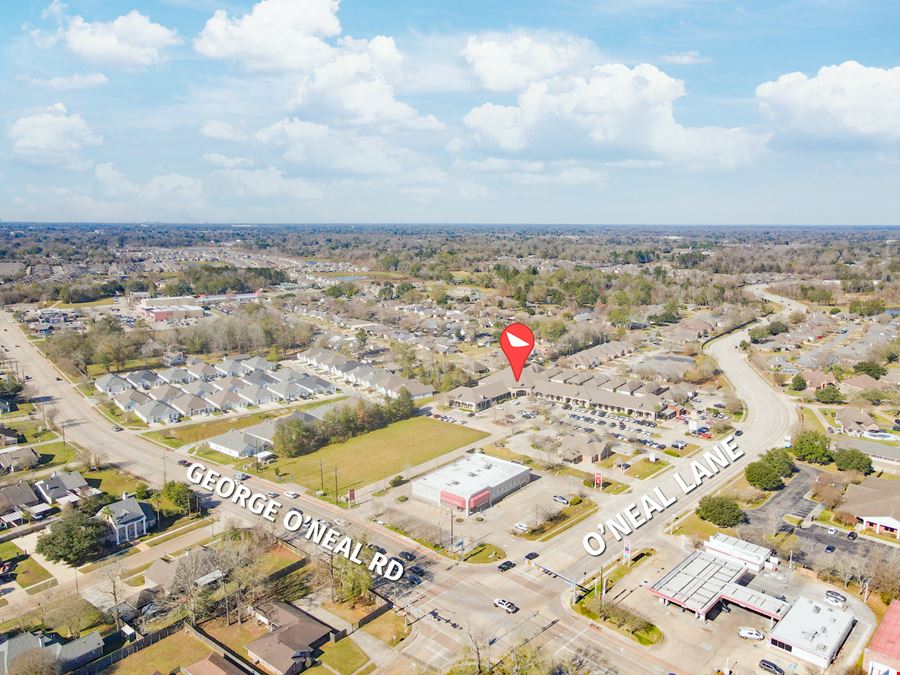 Carriage Crossing Shopping Center Suites for Lease off O’Neal