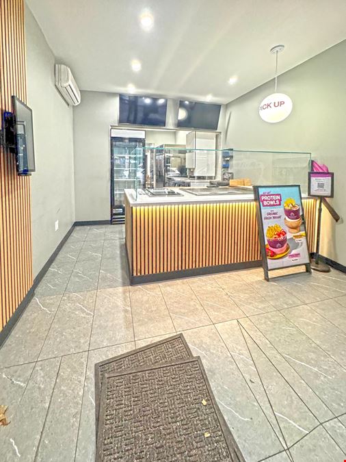 600 SF | 58 West 8th Street | Turnkey Space with Basement & Glass Frontage for Lease