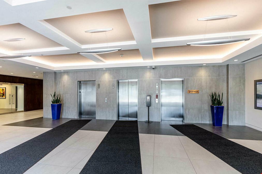 185 Admiral Cochrane Dr