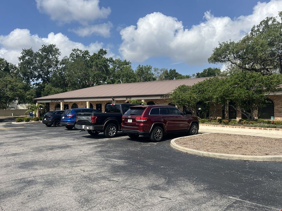 Tiffany Oaks Plaza