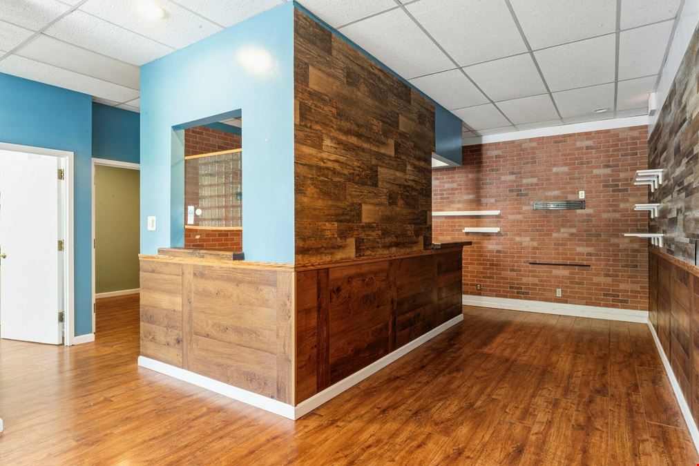 Retail Condo in Oakton For Sale