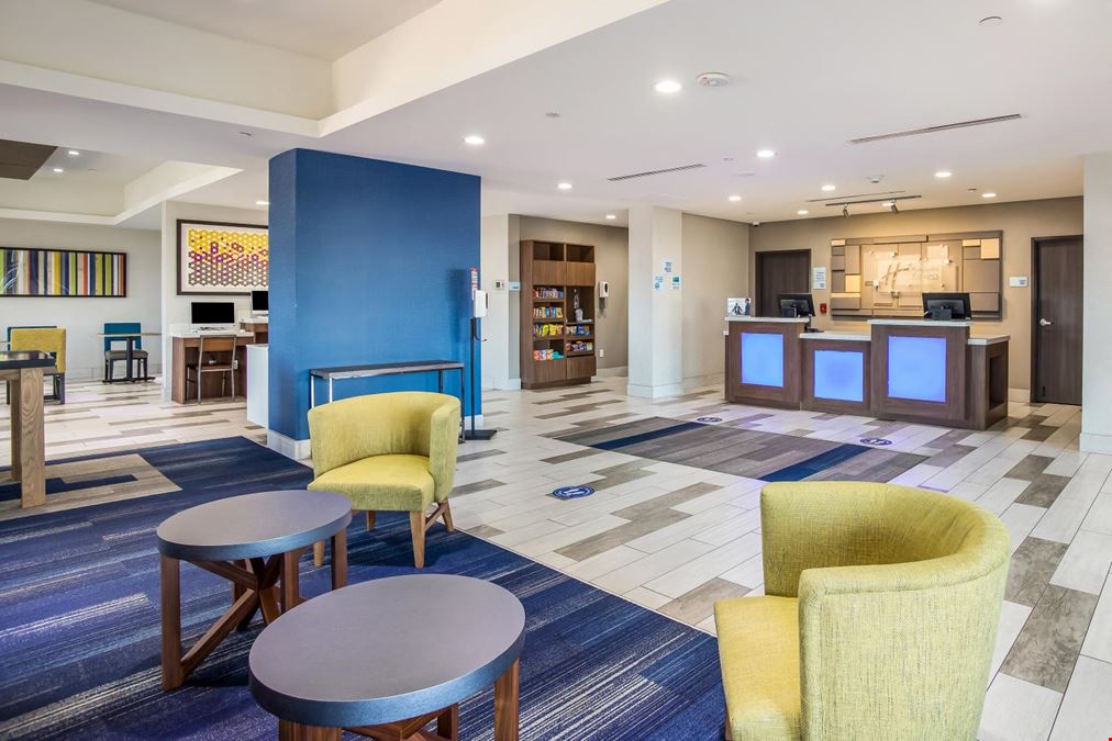 Holiday Inn Express & Suites Tulsa East-Catoosa