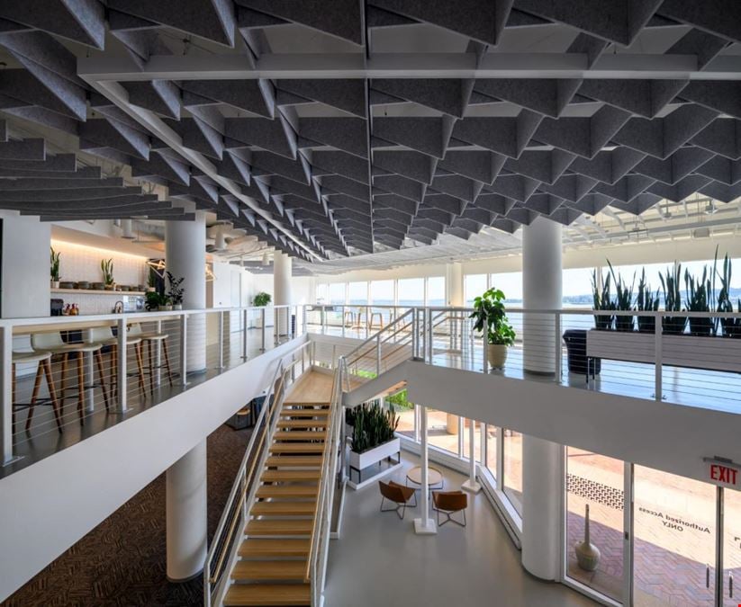11 Canal Center Plaza
