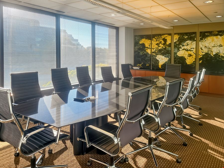 Regus - Lisle - 4200 Commerce