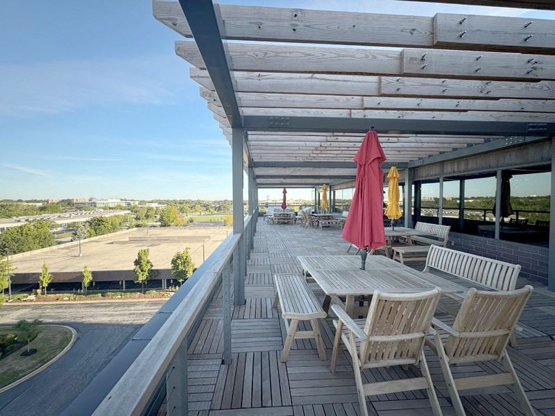 999 Oakmont Plaza