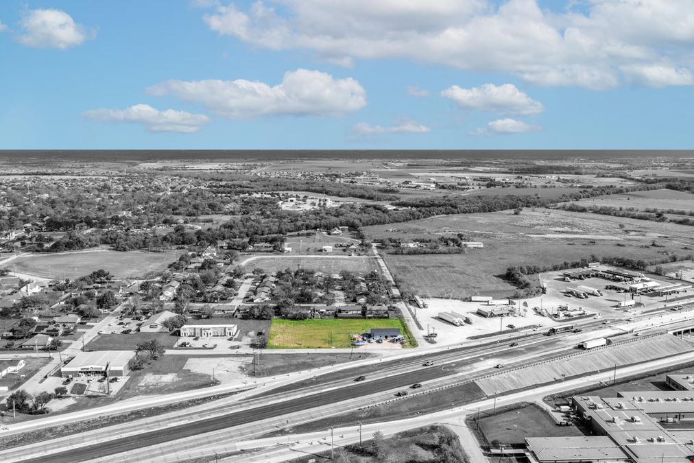 720 E Lamar