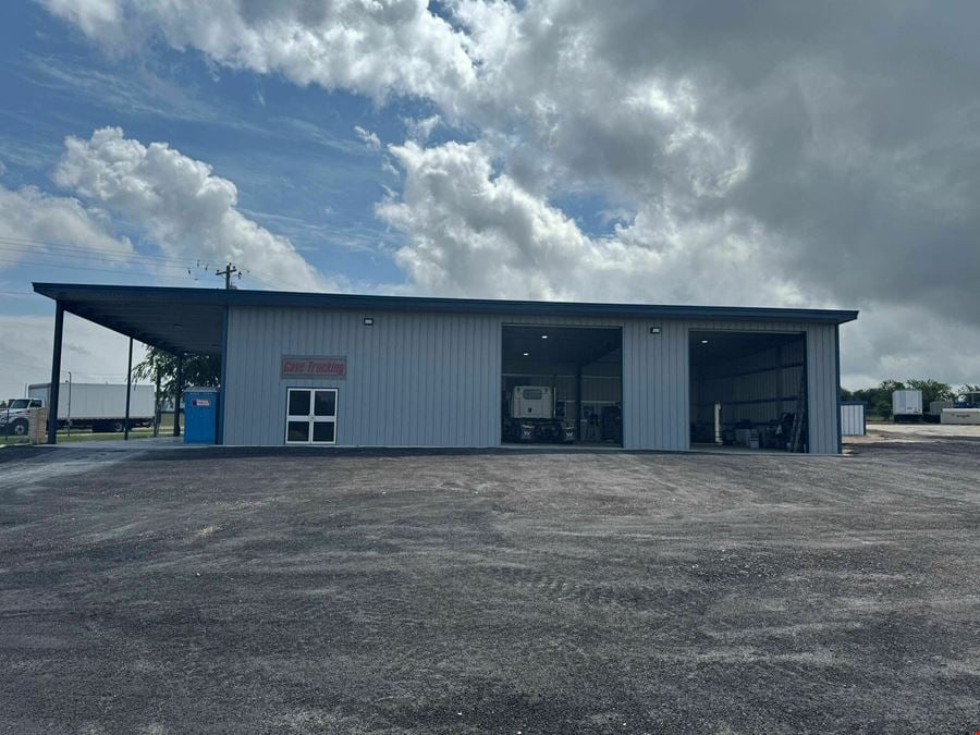 8470 North IH 35 Service Road