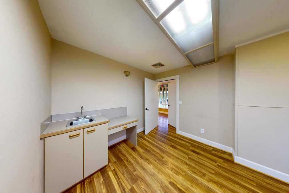 520 Lilly Rd NE #2