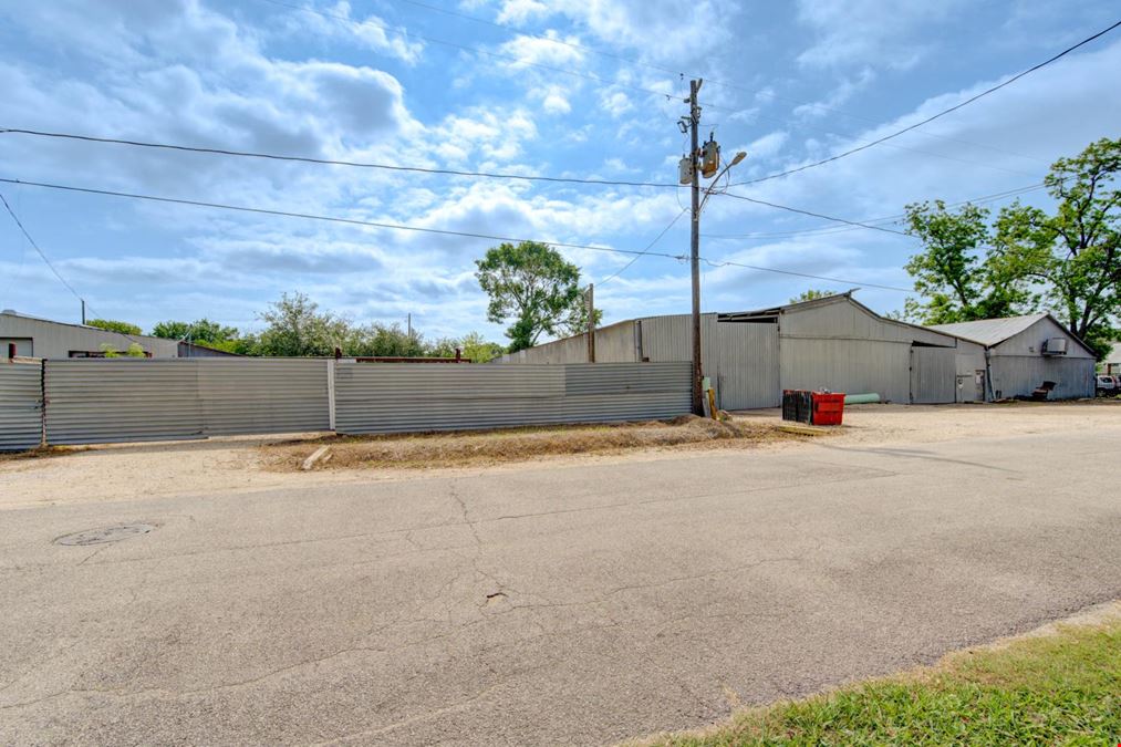 Prime Commercial Opportunity in Houston's Revitalizing Fifth Ward!