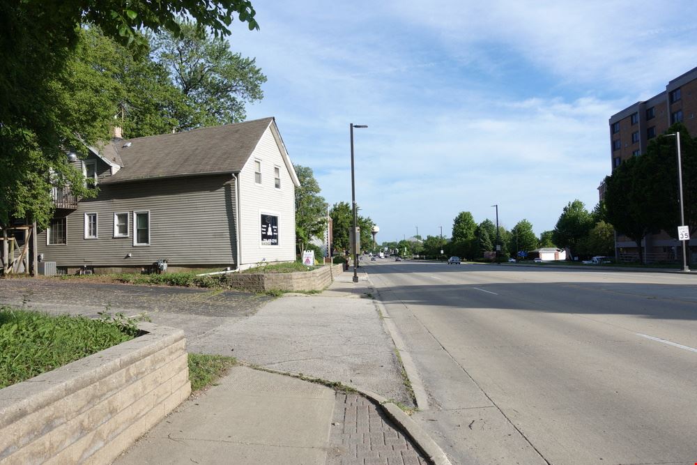Amazing Visibility, 30,000+ daily street traffic, mixed use property