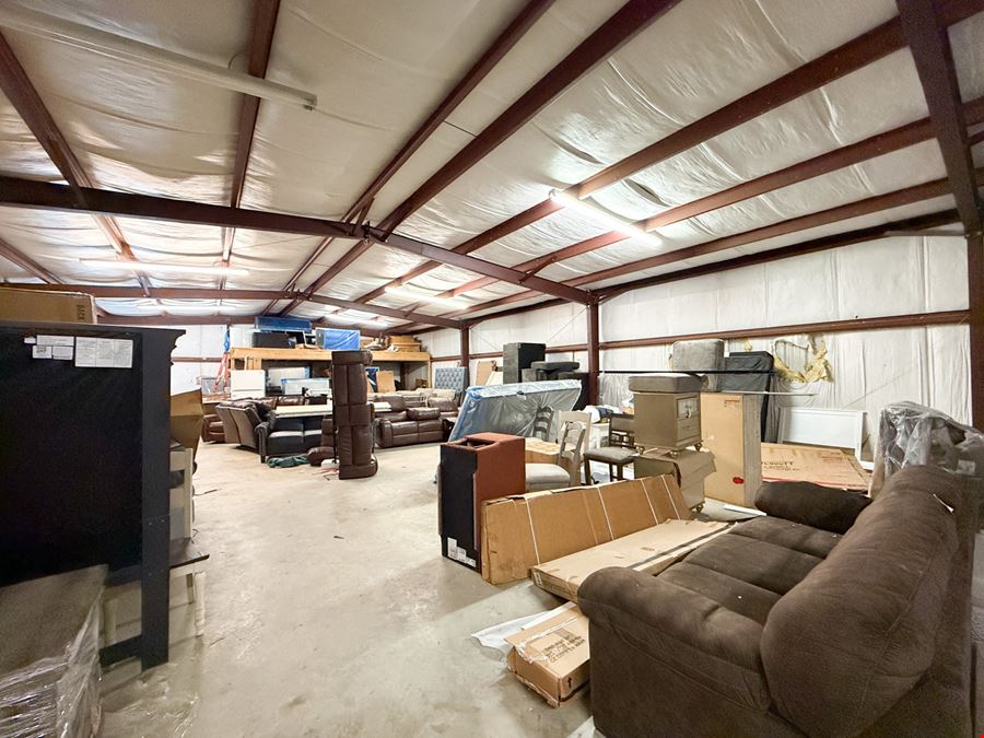 Industrial Warehouse with Covered Storage in Luling