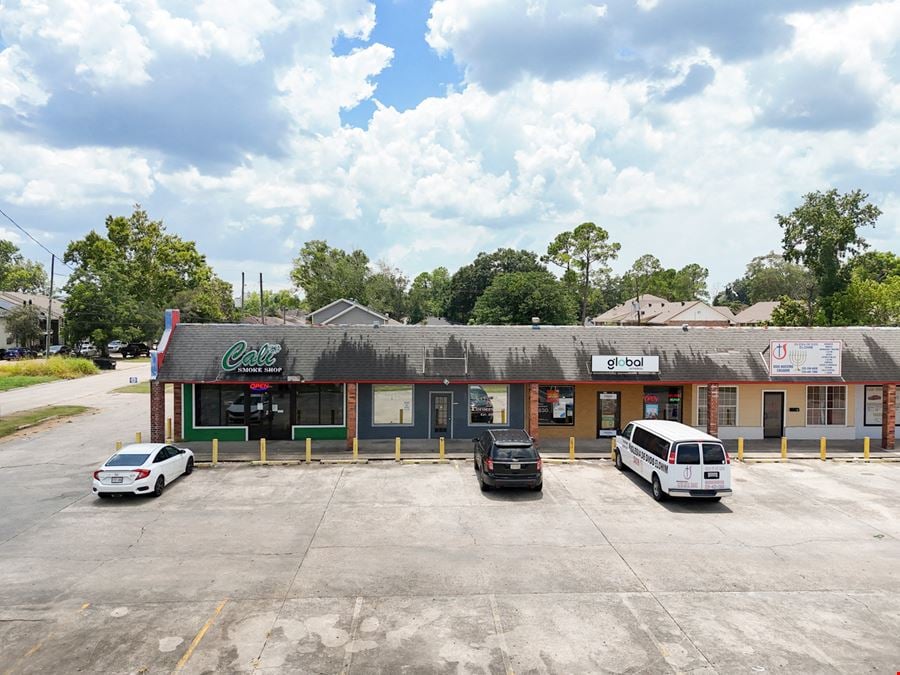 Salon Suite at Retail Convenience Center for Lease