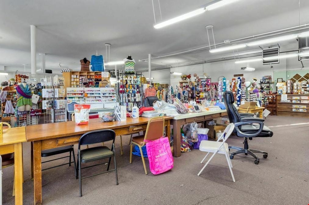 Rare 10% Cap Rate Retail Opportunity in Fountain Square